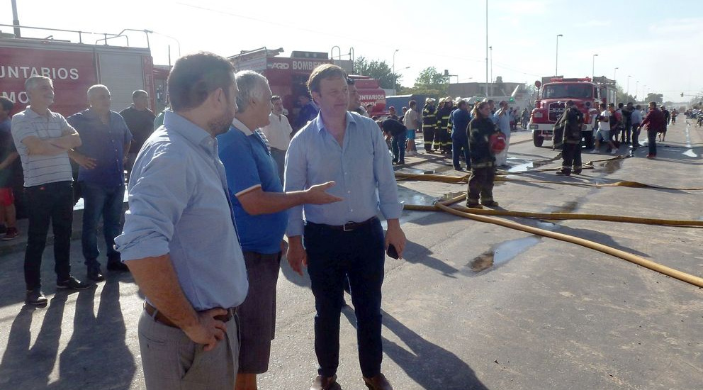 El municipio montó un operativo por el incendio de un depósito de aceite en Burzaco